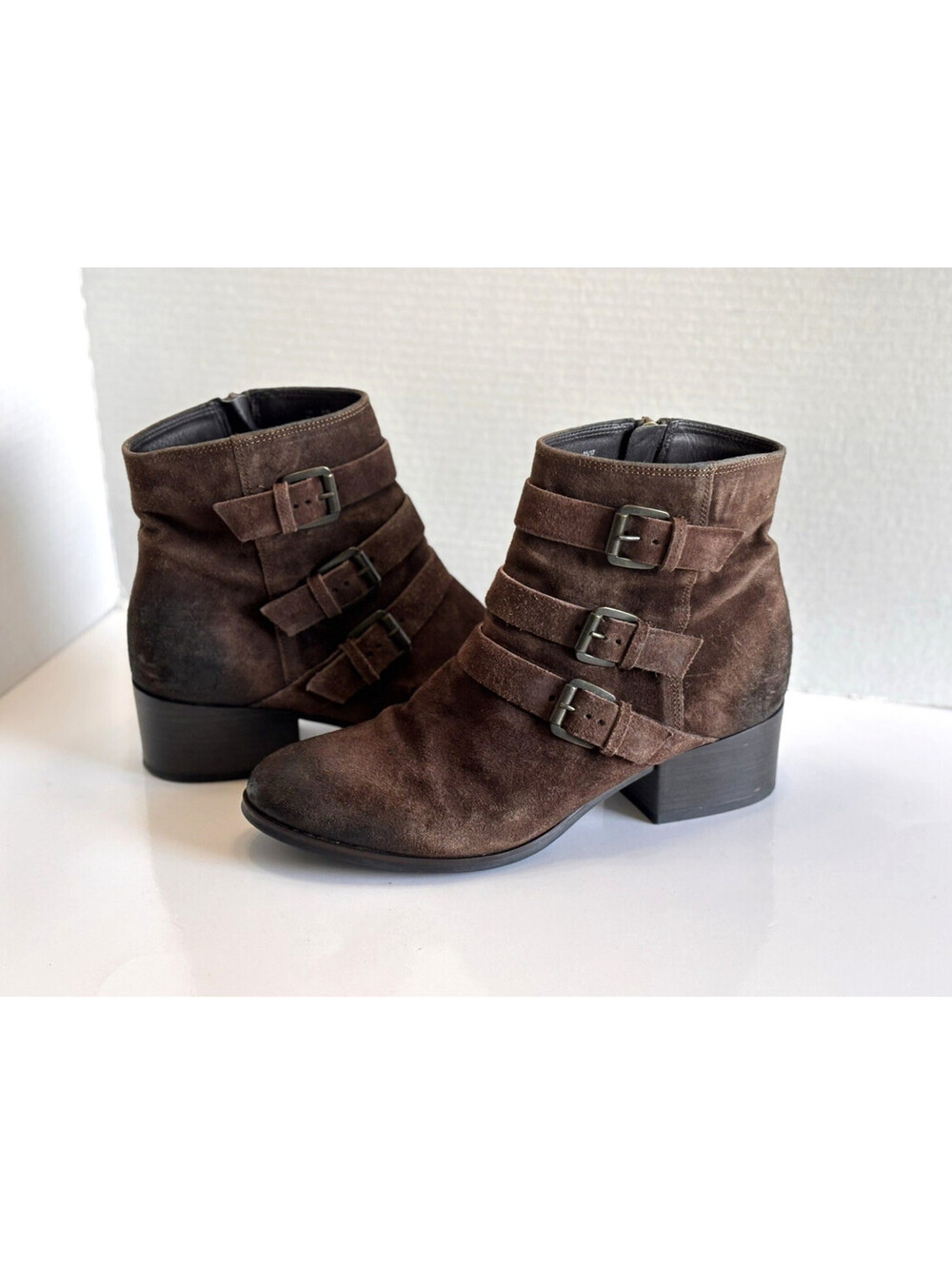 Clarks Elvina Haze Ankle Boots Women's Sz 10 Brown Suede Distressed Buckles Moto
